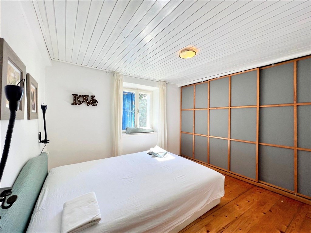 na-prodej-pekny-apartman-s-castecny-vyhledem-na-more-a-katedralu-pula-istrie-chorvatsko