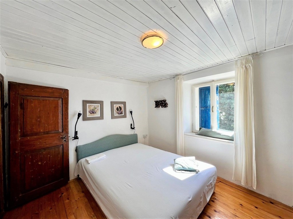 na-prodej-pekny-apartman-s-castecny-vyhledem-na-more-a-katedralu-pula-istrie-chorvatsko