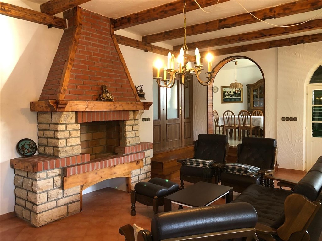 na-prodej-krasny-dvoupatrovy-dum-se-tremi-apartmany-v-prvni-rade-u-more-stara-novalja-ostrov-pag-chorvatsko