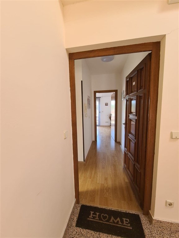 na-prodej-apartman-se-2-loznicemi-v-pula-stinjan-istrie-chorvatsko