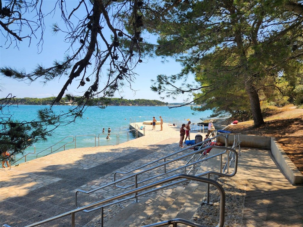 na-prodej-krasny-apartman-se-2-loznicemi-100-m-od-more-a-plaze-premantura-istrie-chorvatsko