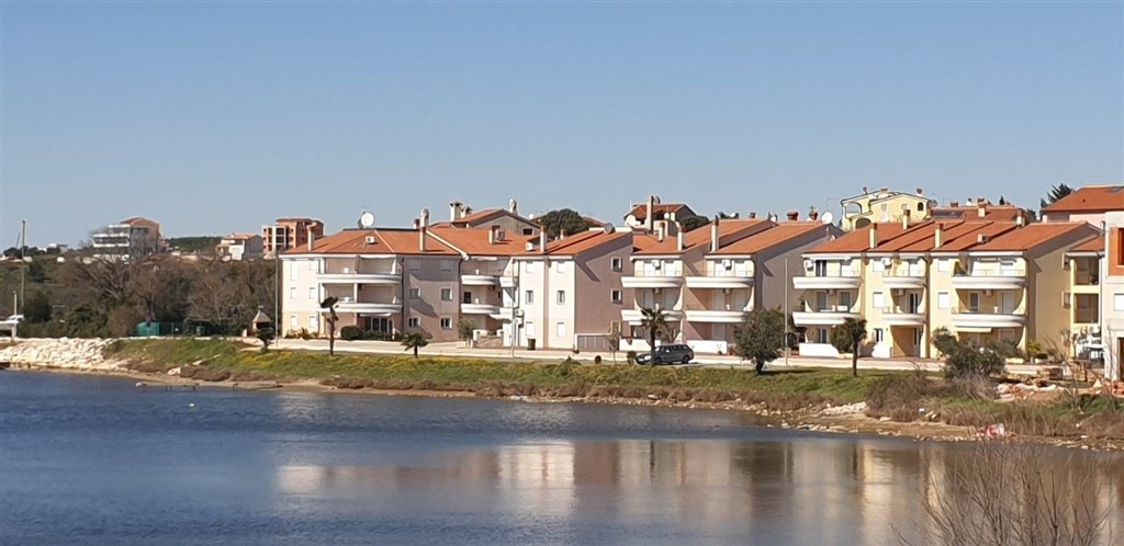 na-prodej-apartman-se-3-loznicemi-v-bezprostredni-blizkosti-more-medulin-istrie-chorvatsko