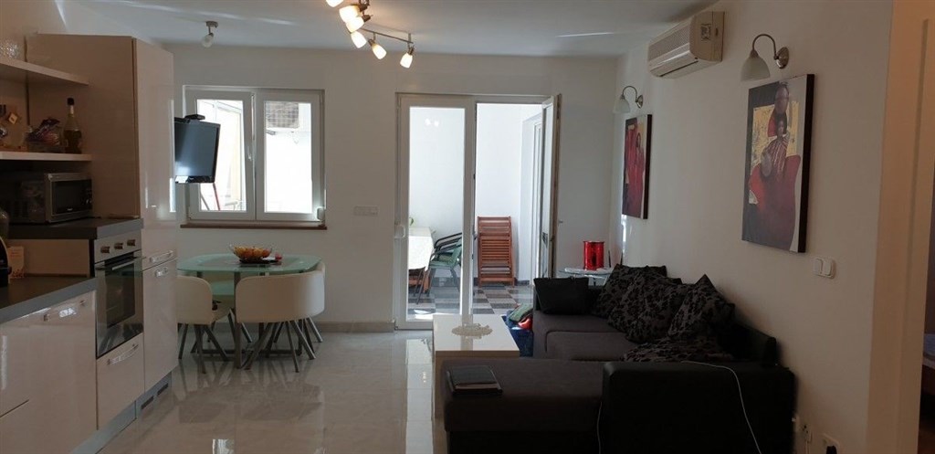 na-prodej-apartman-se-3-loznicemi-v-bezprostredni-blizkosti-more-medulin-istrie-chorvatsko