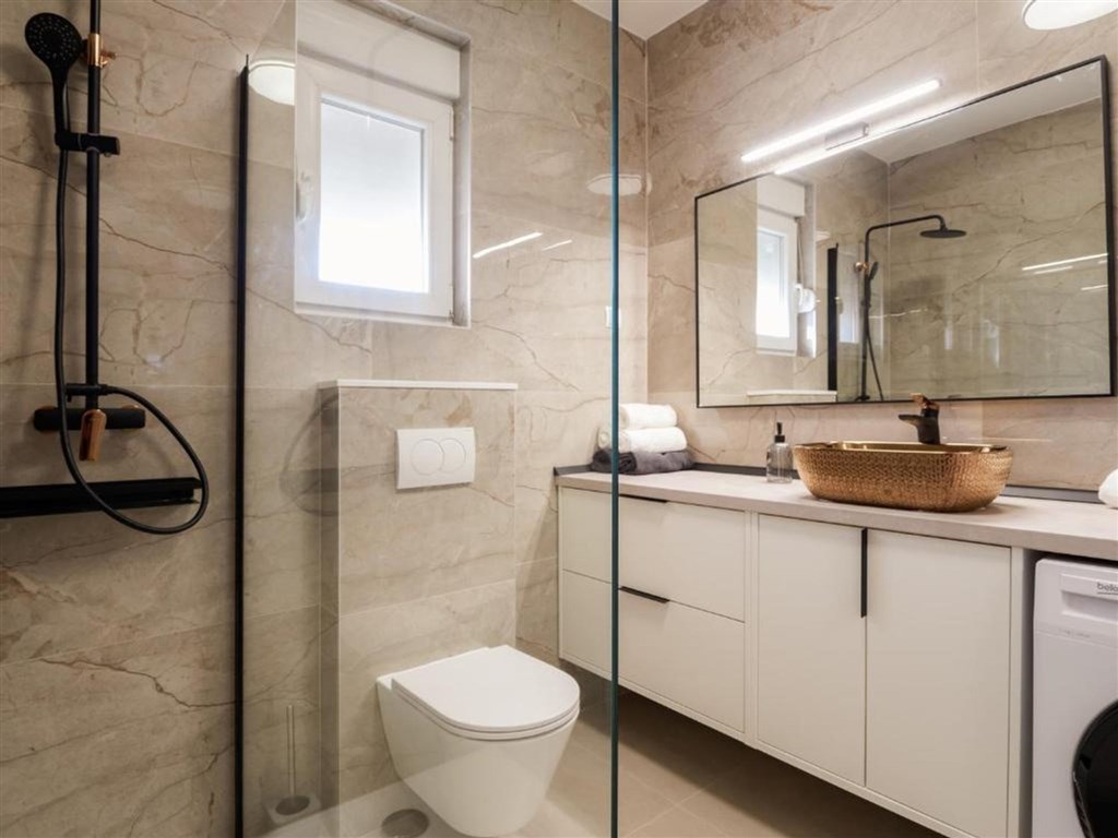 na-prodej-hezky-a-utulny-dum-s-bazenem-pobliz-more-vrsi-chorvatsko