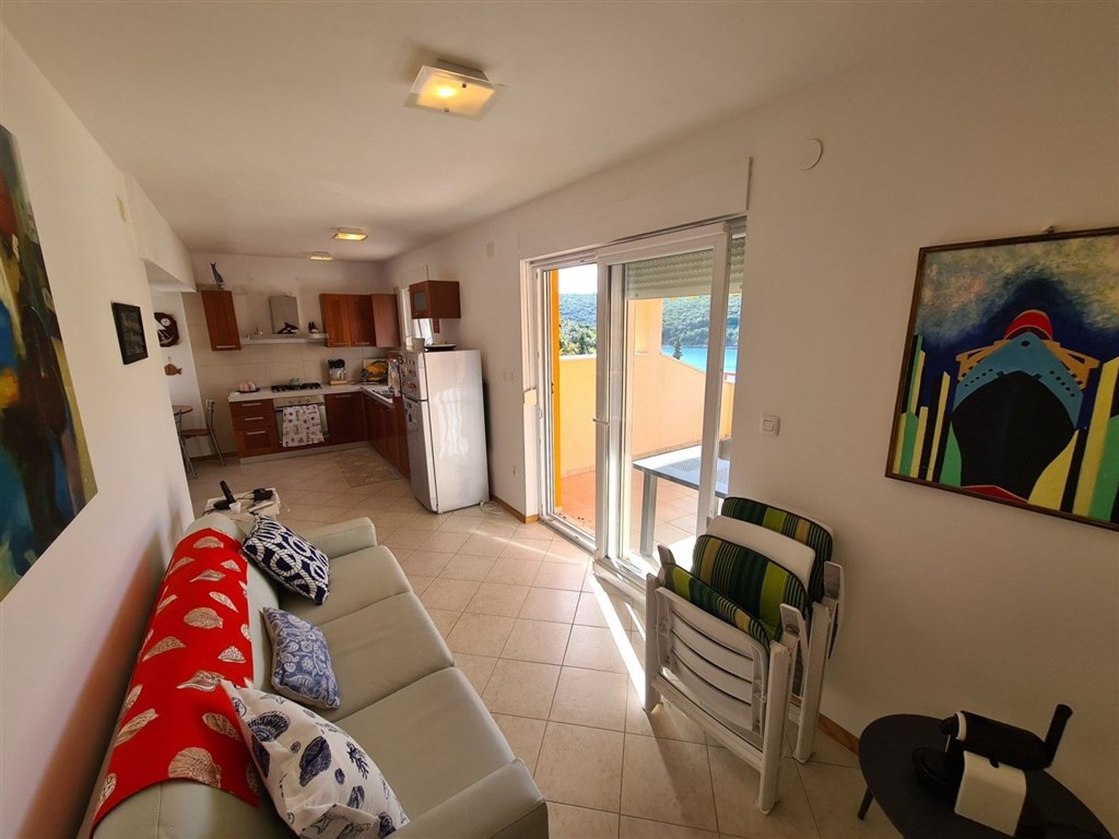 na-prodej-krasny-apartman-s-otevrenym-vyhledem-na-more-duga-uvala-istrie-chorvatsko