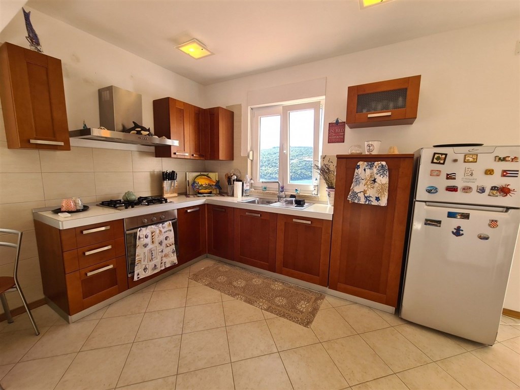 na-prodej-krasny-apartman-s-otevrenym-vyhledem-na-more-duga-uvala-istrie-chorvatsko