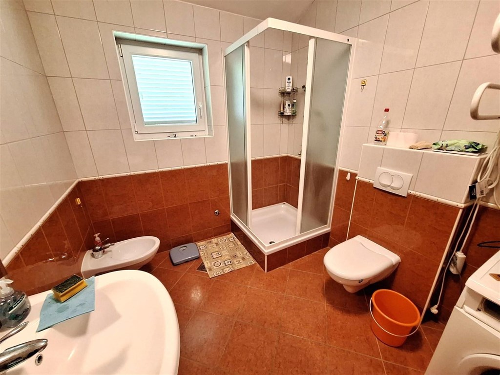 na-prodej-prostorny-apartman-s-krasnym-vyhledem-na-more-klimno-ostrov-krk-chorvatsko