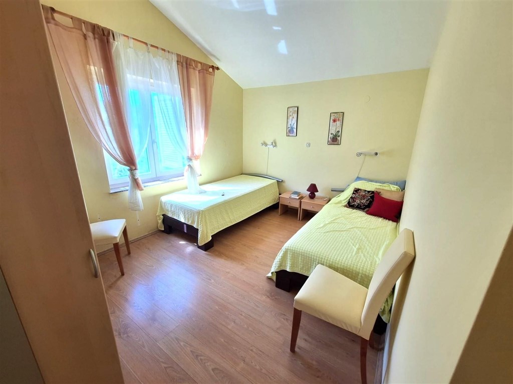 na-prodej-prostorny-apartman-s-krasnym-vyhledem-na-more-klimno-ostrov-krk-chorvatsko