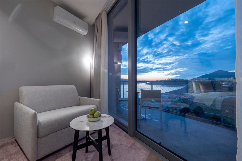 na-prodej-luxusni-apartmany-u-more-v-hotelovem-komplexu-v-becici-cerna-hora