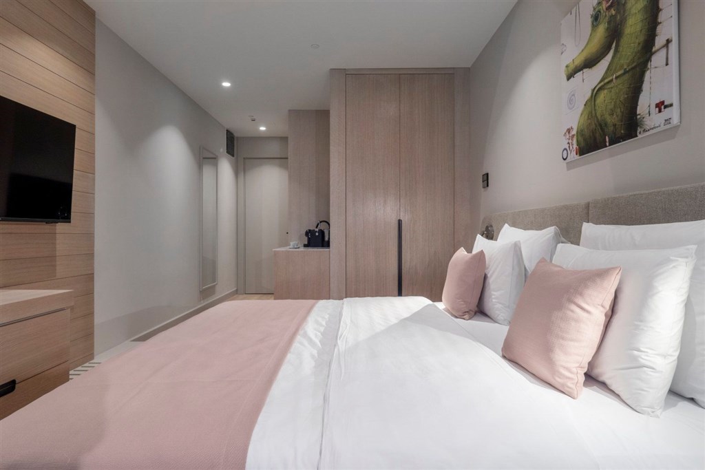 na-prodej-luxusni-apartmany-u-more-v-hotelovem-komplexu-v-becici-cerna-hora