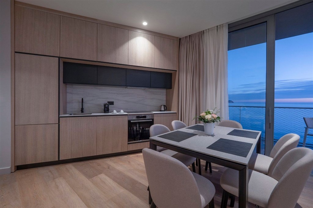 na-prodej-luxusni-apartmany-u-more-v-hotelovem-komplexu-v-becici-cerna-hora