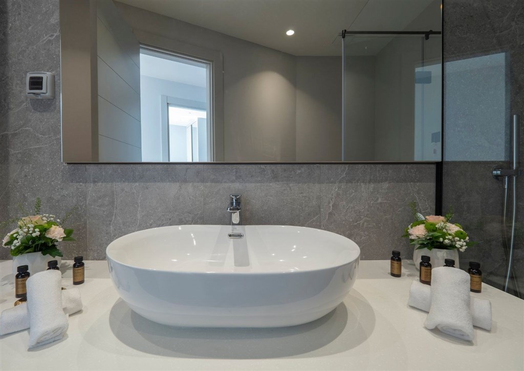 na-prodej-luxusni-apartmany-u-more-v-hotelovem-komplexu-v-becici-cerna-hora