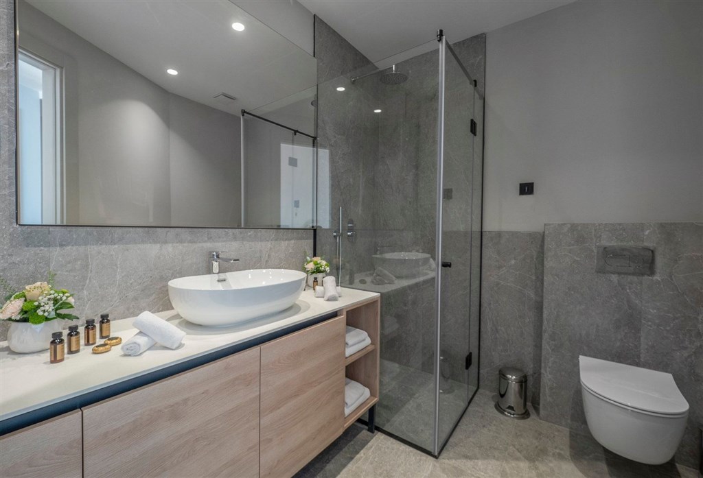 na-prodej-luxusni-apartmany-u-more-v-hotelovem-komplexu-v-becici-cerna-hora