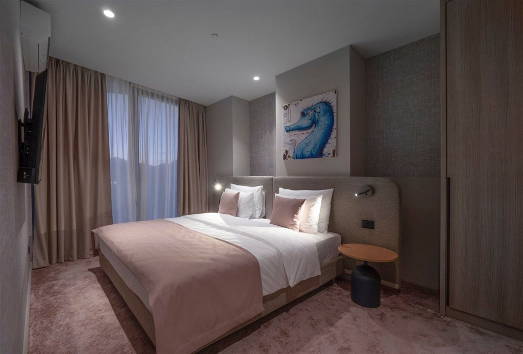 na-prodej-luxusni-apartmany-u-more-v-hotelovem-komplexu-v-becici-cerna-hora