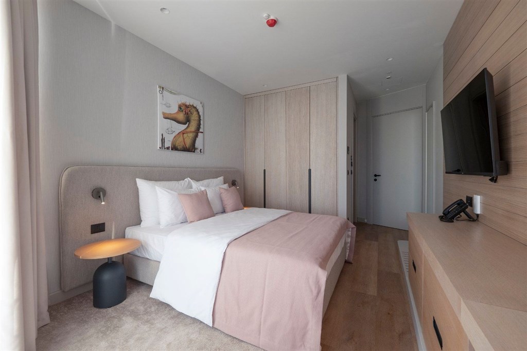na-prodej-luxusni-apartmany-u-more-v-hotelovem-komplexu-v-becici-cerna-hora