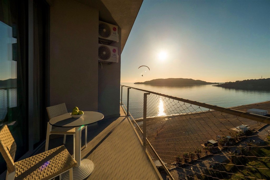 na-prodej-luxusni-apartmany-u-more-v-hotelovem-komplexu-v-becici-cerna-hora