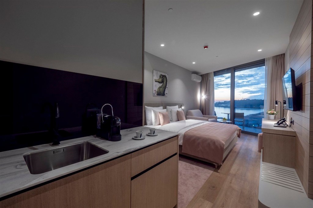 na-prodej-luxusni-apartmany-u-more-v-hotelovem-komplexu-v-becici-cerna-hora