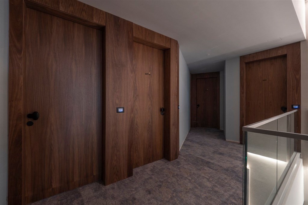 na-prodej-luxusni-apartmany-u-more-v-hotelovem-komplexu-v-becici-cerna-hora