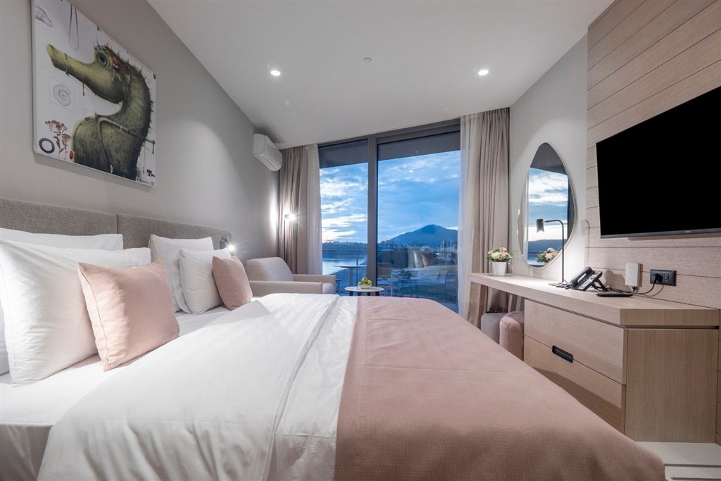 na-prodej-luxusni-apartmany-u-more-v-hotelovem-komplexu-v-becici-cerna-hora