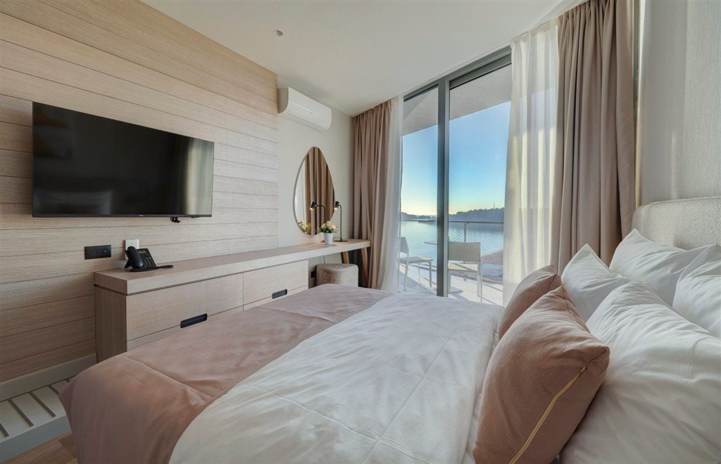 na-prodej-luxusni-apartmany-u-more-v-hotelovem-komplexu-v-becici-cerna-hora