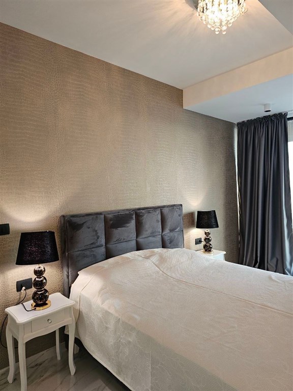 na-prodej-elegantni-apartman-hned-u-more-s-panoramatickym-vyhledem-v-rafailovici-cerna-hora