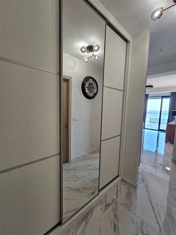 na-prodej-elegantni-apartman-hned-u-more-s-panoramatickym-vyhledem-v-rafailovici-cerna-hora