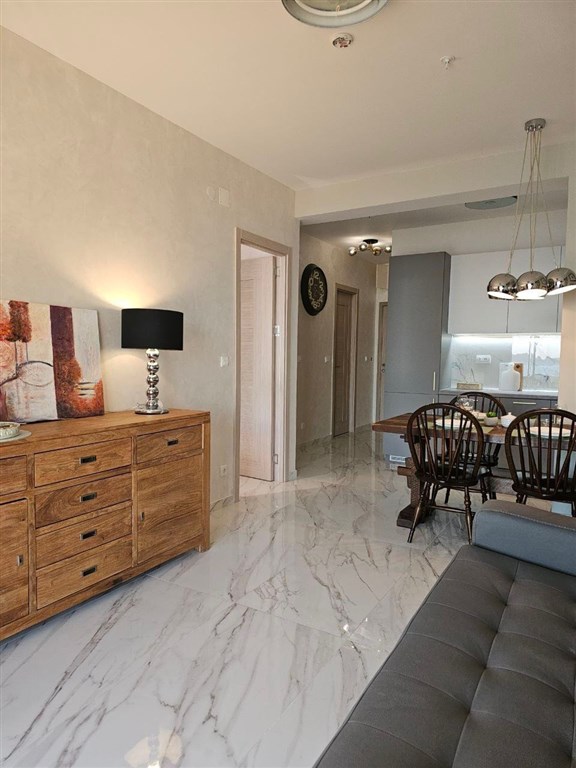 na-prodej-elegantni-apartman-hned-u-more-s-panoramatickym-vyhledem-v-rafailovici-cerna-hora