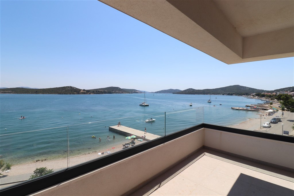 na-prodej-novy-a-velmi-pekny-apartman-se-2-loznicemi-v-1-rade-u-more-betina-chorvatskou