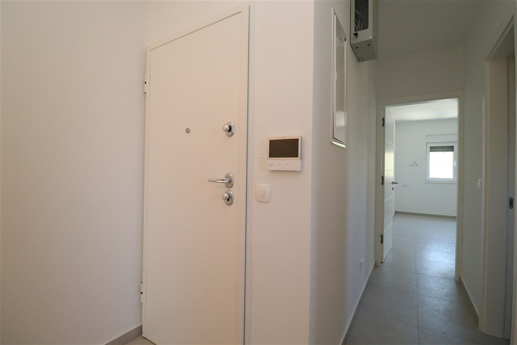 na-prodej-novy-a-velmi-pekny-apartman-se-2-loznicemi-v-1-rade-u-more-betina-chorvatskou