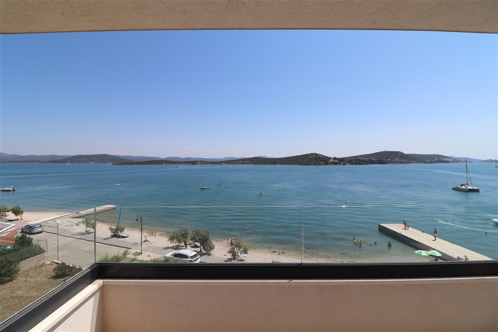 na-prodej-novy-a-velmi-pekny-apartman-se-2-loznicemi-v-1-rade-u-more-betina-chorvatskou