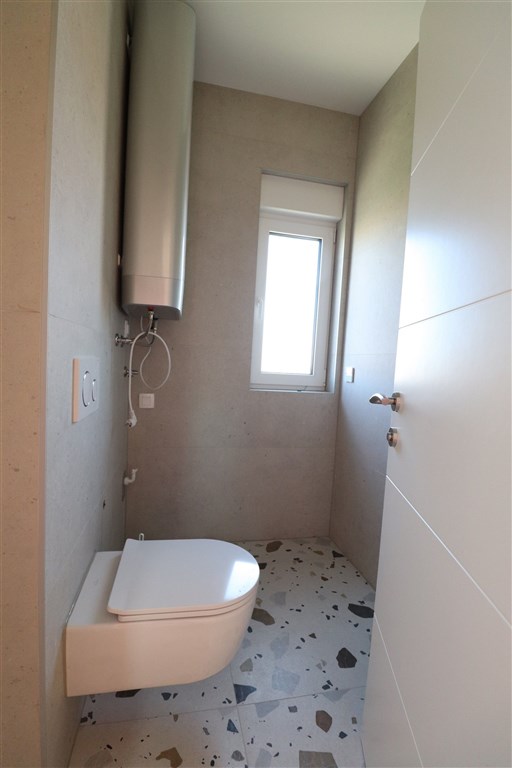 na-prodej-novy-a-velmi-pekny-apartman-se-2-loznicemi-v-1-rade-u-more-betina-chorvatskou