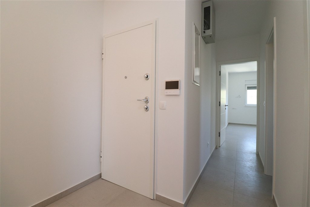na-prodej-novy-a-velmi-pekny-apartman-se-2-loznicemi-v-1-rade-u-more-betina-chorvatskou