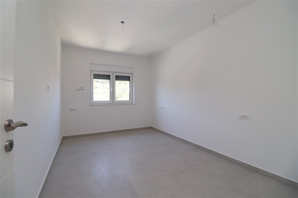 na-prodej-novy-a-velmi-pekny-apartman-se-2-loznicemi-v-1-rade-u-more-betina-chorvatskou