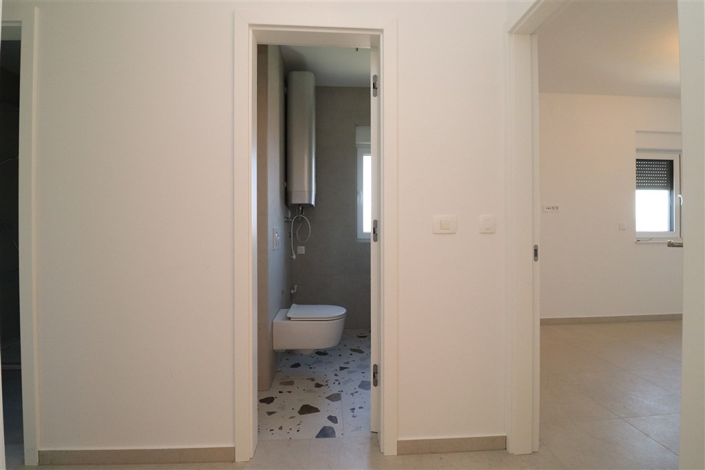 na-prodej-novy-a-velmi-pekny-apartman-se-2-loznicemi-v-1-rade-u-more-betina-chorvatskou