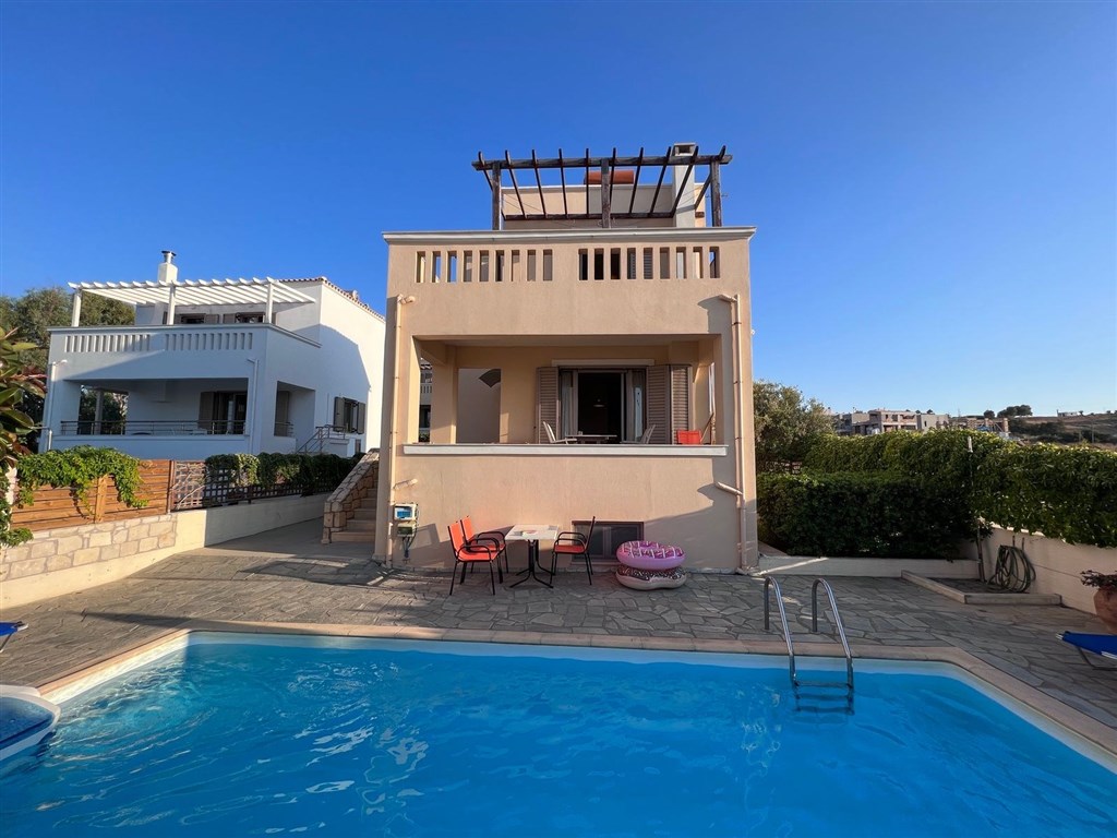 na-prodej-klidna-rekreacni-vila-v-panormu-kreta-recko