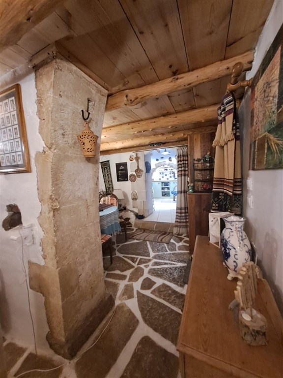 na-prodej-historicky-zrekonstruovany-dum-se-zahradou-a-virivkou-v-paleloni-oblast-chania-kreta