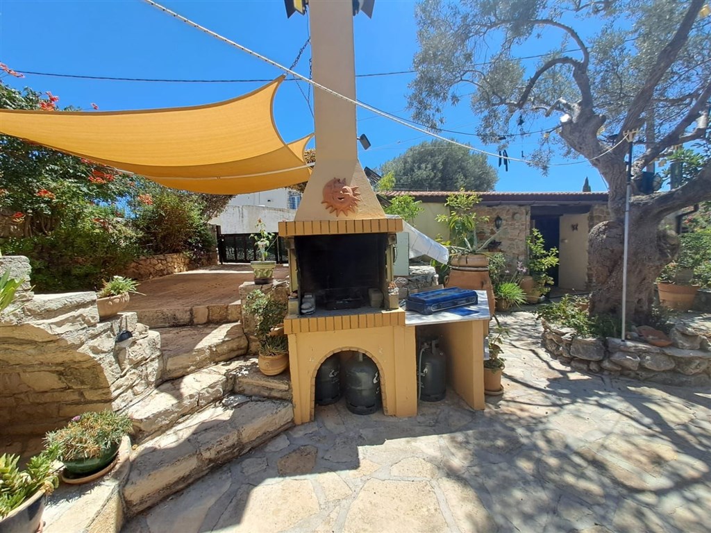 na-prodej-historicky-zrekonstruovany-dum-se-zahradou-a-virivkou-v-paleloni-oblast-chania-kreta