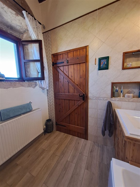 na-prodej-historicky-zrekonstruovany-dum-se-zahradou-a-virivkou-v-paleloni-oblast-chania-kreta