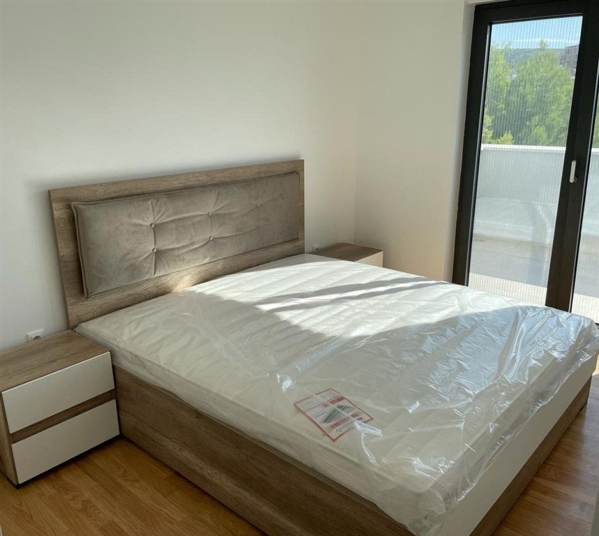 na-prodej-slunny-apartman-s-2-loznicemi-garazovym-stanim-a-vyhledem-na-more-a-stare-mesto-primosten-chorvatsko