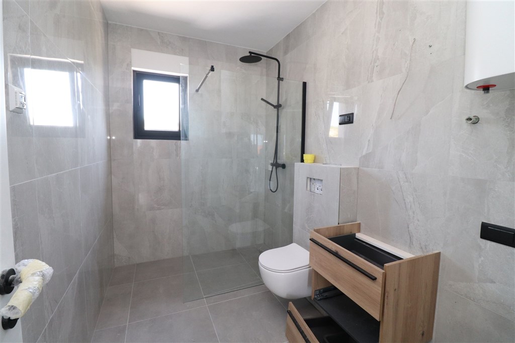 na-prodej-novy-apartman-s-2-loznicemi-v-blizkosti-more-brodarica-chorvatsko