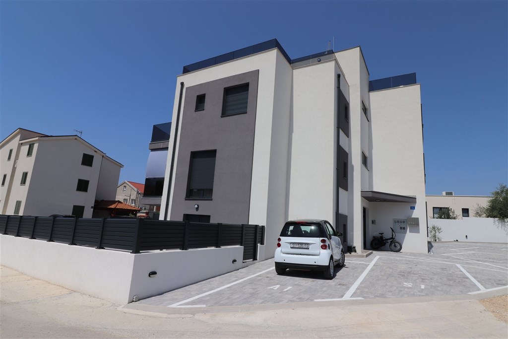 na-prodej-novy-apartman-s-2-loznicemi-v-blizkosti-more-brodarica-chorvatsko