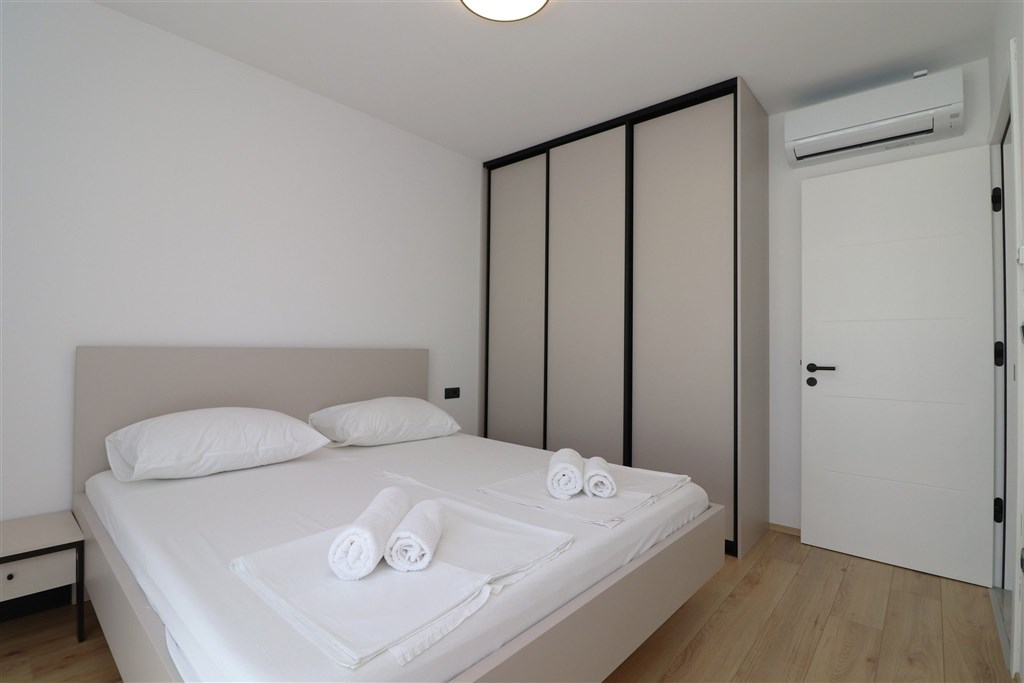 na-prodej-novy-apartman-s-2-loznicemi-v-blizkosti-more-brodarica-chorvatsko