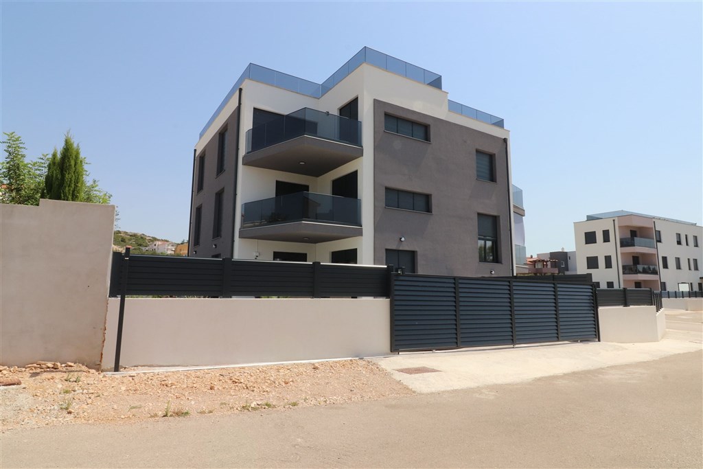 na-prodej-novy-apartman-s-2-loznicemi-v-blizkosti-more-brodarica-chorvatsko