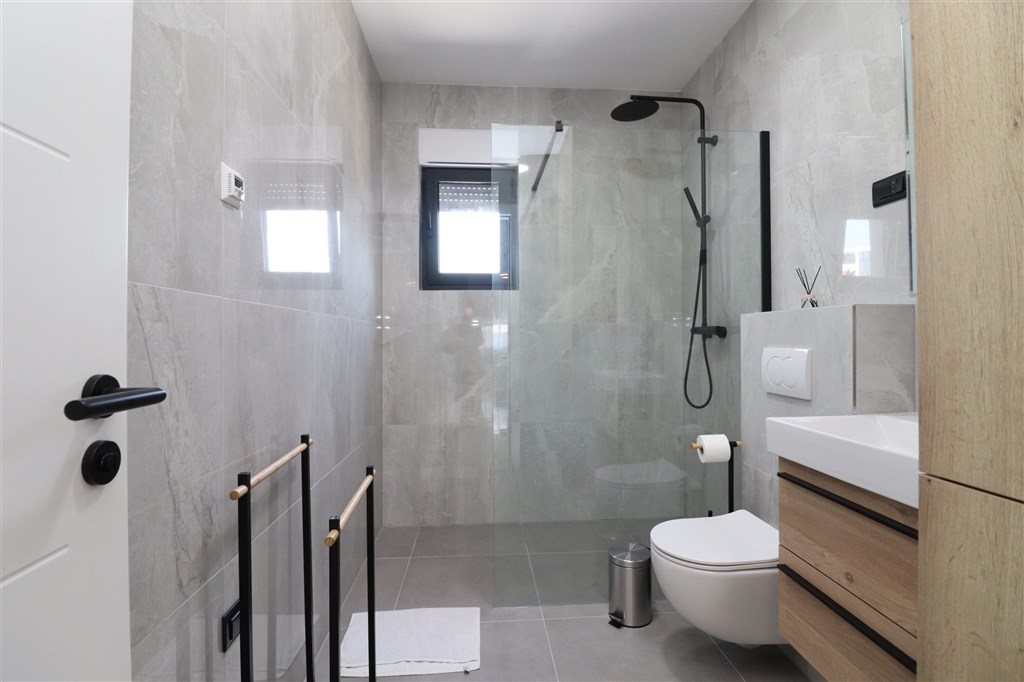 na-prodej-novy-apartman-s-2-loznicemi-v-blizkosti-more-brodarica-chorvatsko