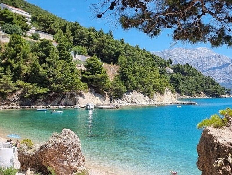 na-prodej-prostorny-apartman-s-1-loznici-galerii-velkou-terasou-garazovym-stanim-a-krasnym-vyhledem-na-more-mimice-chorvatsko