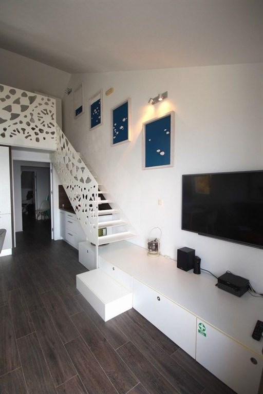 na-prodej-prostorny-apartman-s-1-loznici-galerii-velkou-terasou-garazovym-stanim-a-krasnym-vyhledem-na-more-mimice-chorvatsko