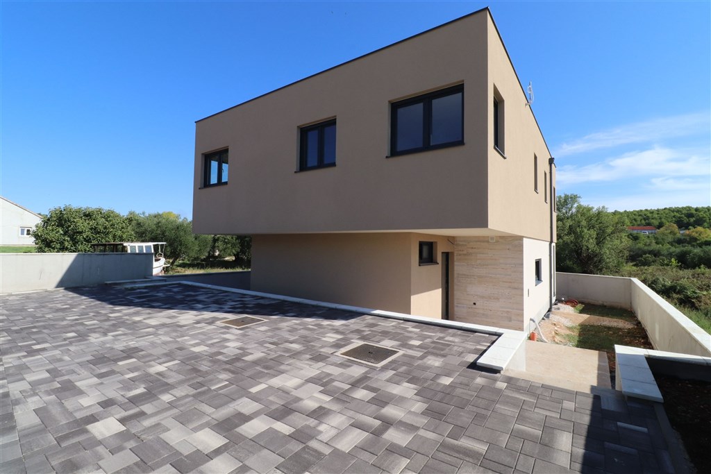 na-prodej-novy-moderni-radovy-rodinny-dum-v-blizkosti-more-tisno-chorvatsko