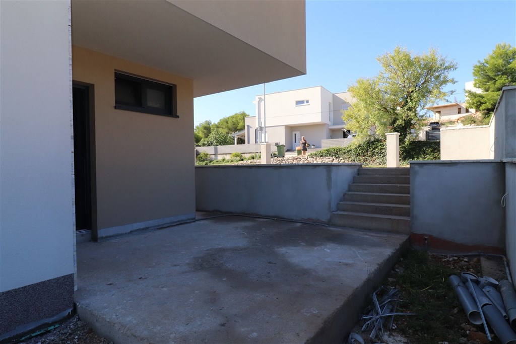 na-prodej-novy-moderni-radovy-rodinny-dum-v-blizkosti-more-tisno-chorvatsko