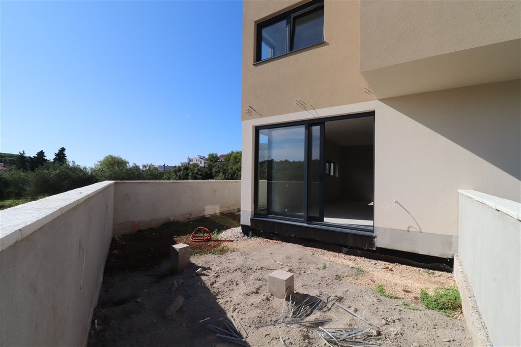 na-prodej-novy-moderni-radovy-rodinny-dum-v-blizkosti-more-tisno-chorvatsko