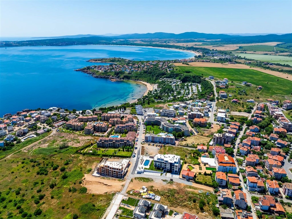 na-prodej-krasny-apartman-v-budove-ve-vystavbe-s-1-loznici-a-spolecnym-bazenem-v-blizkosti-more-cernomorec-bulharsko